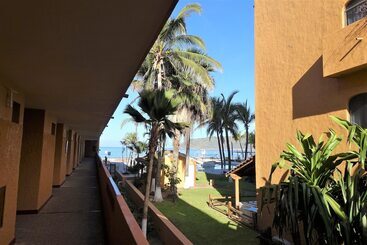 בית מלון כפרי Costa De Oro Beach