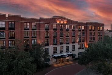 هتل Courtyard By Marriott Savannah Downtown   Historic District