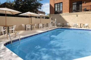 هتل Courtyard By Marriott Savannah Downtown   Historic District