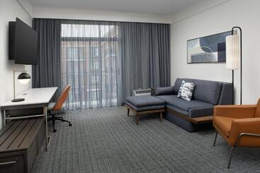 هتل Courtyard By Marriott Savannah Downtown   Historic District