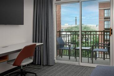 هتل Courtyard By Marriott Savannah Downtown   Historic District