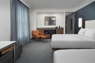 هتل Courtyard By Marriott Savannah Downtown   Historic District