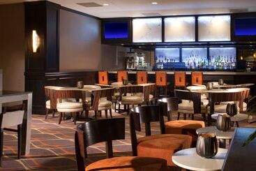 هتل Embassy Suites By Hilton Austin Arboretum