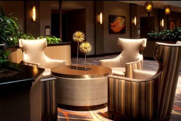 هتل Embassy Suites By Hilton Austin Arboretum