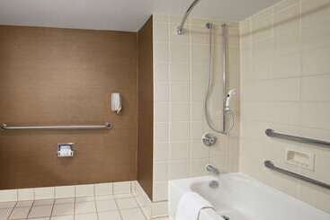 هتل Embassy Suites By Hilton Austin Arboretum