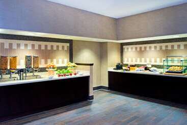 هتل Embassy Suites By Hilton Austin Arboretum