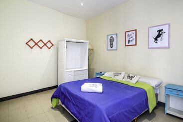 هتل Granados Hostel