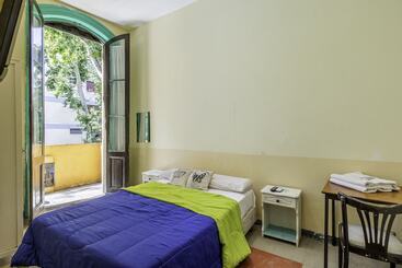هتل Granados Hostel