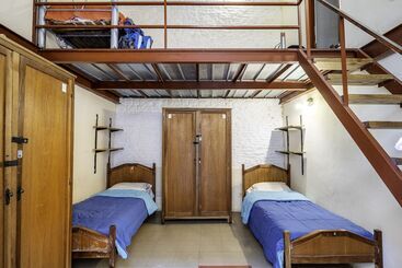 هتل Granados Hostel