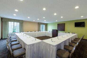 هتل Holiday Inn Exp Winston Salem By Ihg