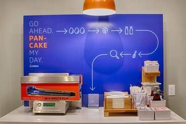 هتل Holiday Inn Exp Winston Salem By Ihg