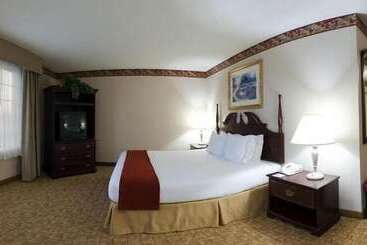 هتل Holiday Inn Exp Winston Salem By Ihg