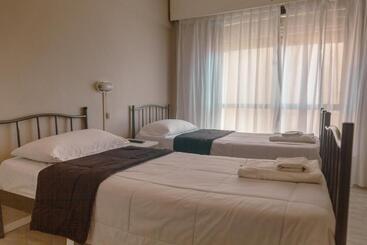 هتل Rayentray Hostal