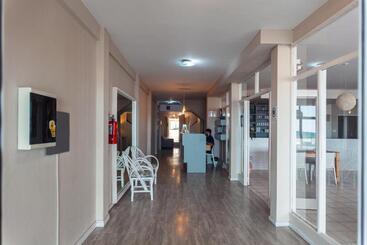 هتل Rayentray Hostal