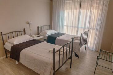 هتل Rayentray Hostal