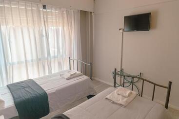 هتل Rayentray Hostal