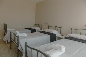 هتل Rayentray Hostal