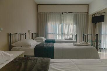 هتل Rayentray Hostal