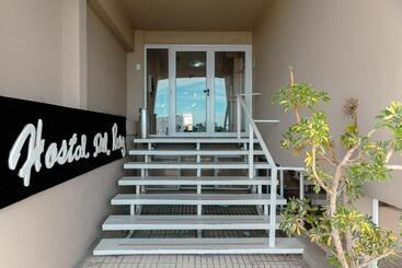 هتل Rayentray Hostal