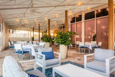 هتل Trump International Beach Resort   Sunny Isles Beach