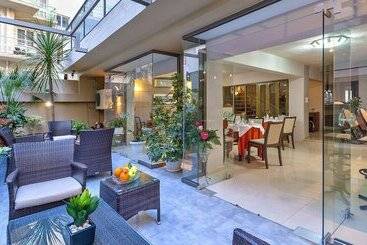 Leonidas Hotel & Apartments