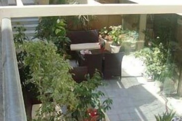 Leonidas Hotel & Apartments
