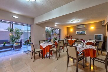 Leonidas Hotel & Apartments