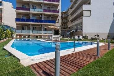 Leonidas Hotel & Apartments