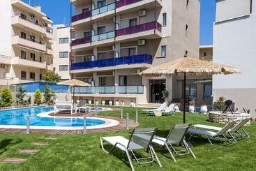 Leonidas Hotel & Apartments