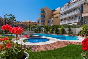 Leonidas Hotel & Apartments