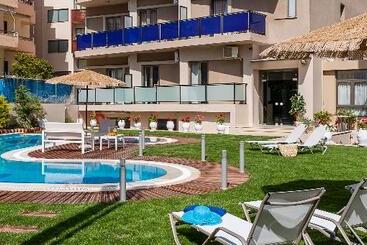 Leonidas Hotel & Apartments
