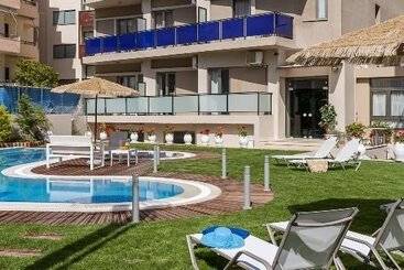 Leonidas Hotel & Apartments