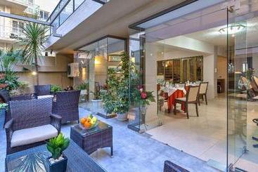 Leonidas Hotel & Apartments