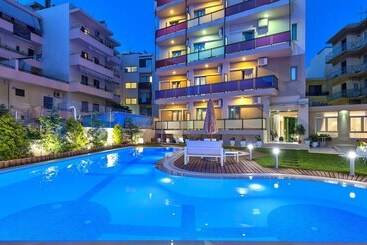 Leonidas Hotel & Apartments