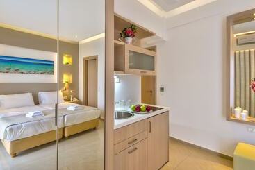Leonidas Hotel & Apartments