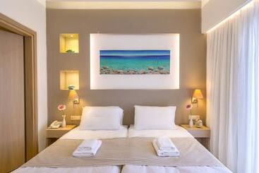 Leonidas Hotel & Apartments