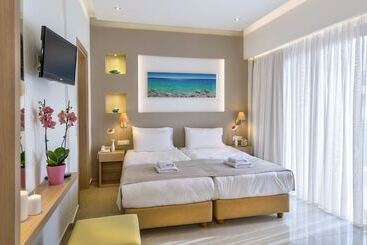 Leonidas Hotel & Apartments