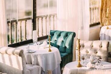 Riad Maison Bleue And Spa