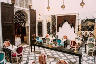 Riad Maison Bleue And Spa