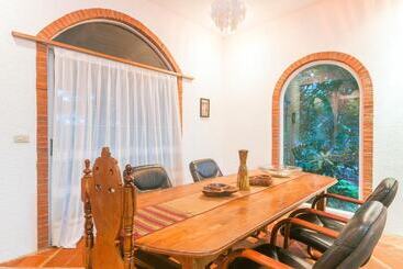 호텔 Amihan Home