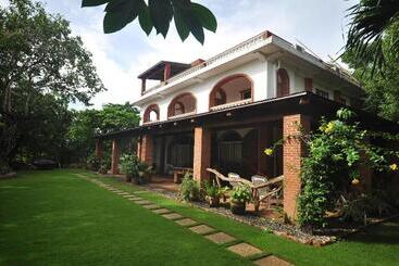 호텔 Amihan Home