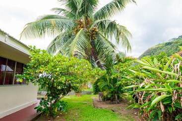 هتل Pension Te Miti  Hostel