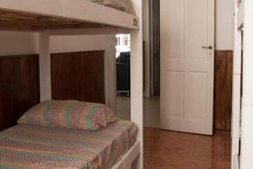 پانسیون Hostel Brown
