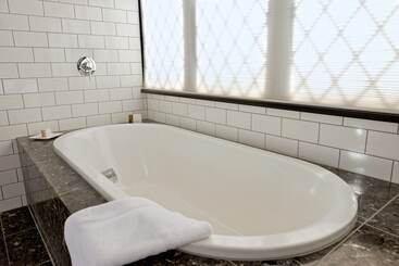 هتل The Birches Bed & Breakfast