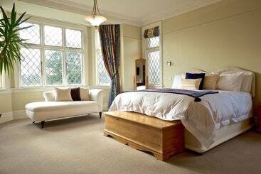 هتل The Birches Bed & Breakfast