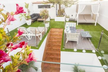 مسافرخانه Abril Nerja