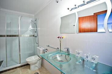 مسافرخانه Abril Nerja