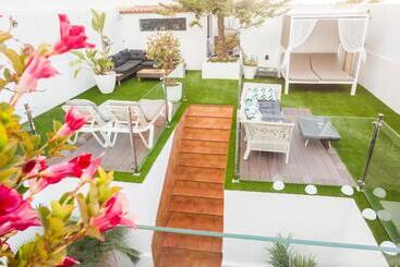 مسافرخانه Abril Nerja