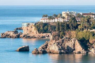 مسافرخانه Abril Nerja