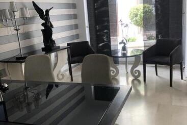 مسافرخانه Abril Nerja